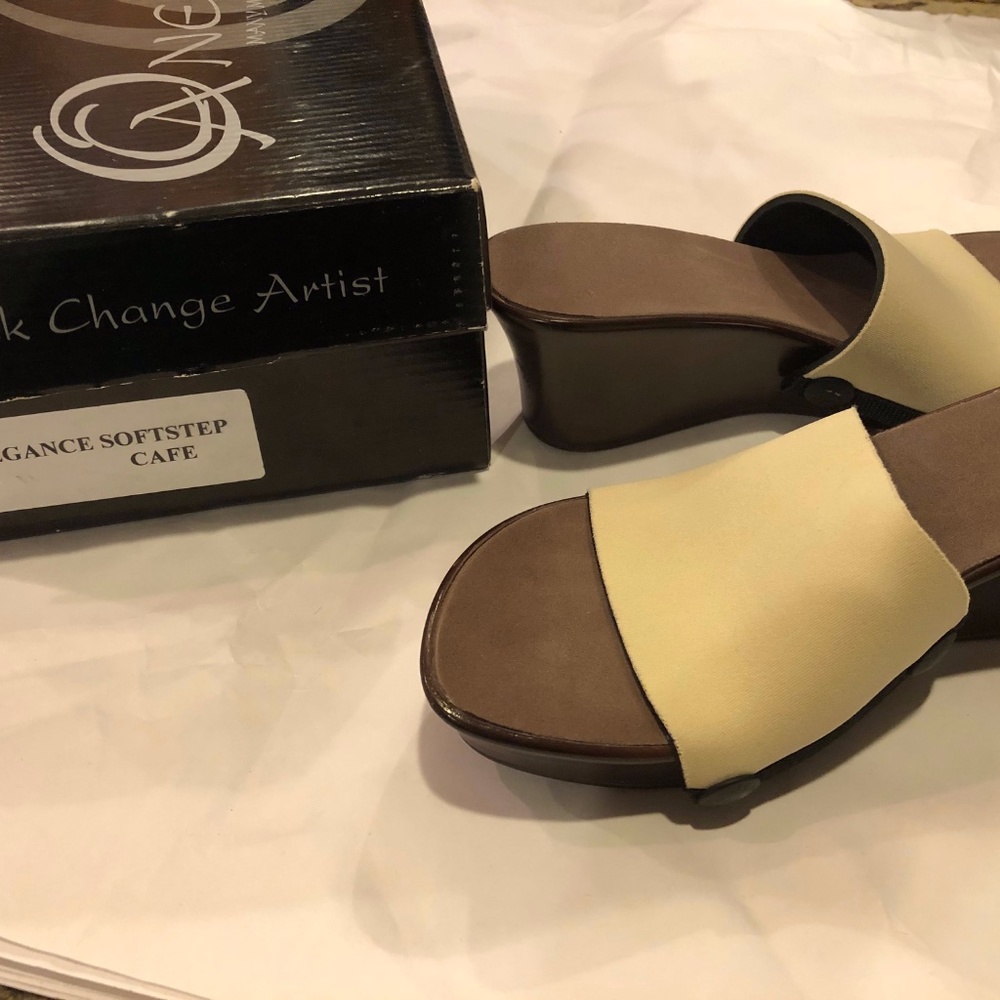 NEW in Box Onesole Wedge Sandals Elegance Cafe 6